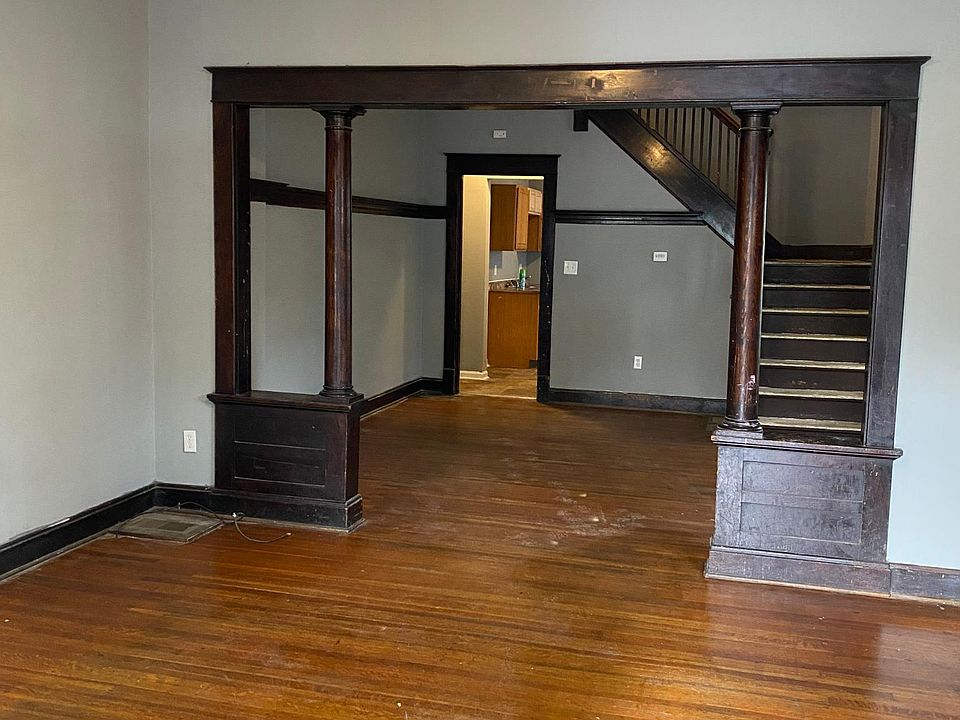 1st image of 557 N Oakland Ave