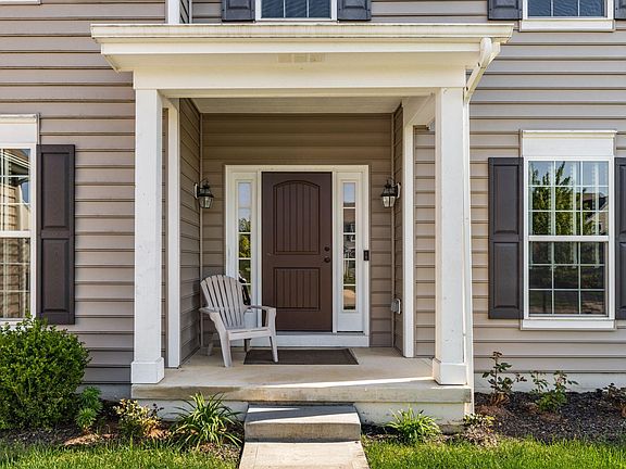 4th image of 4165 Freesia Dr