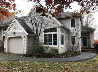 484 Overlook Dr, Hawley, PA 18428