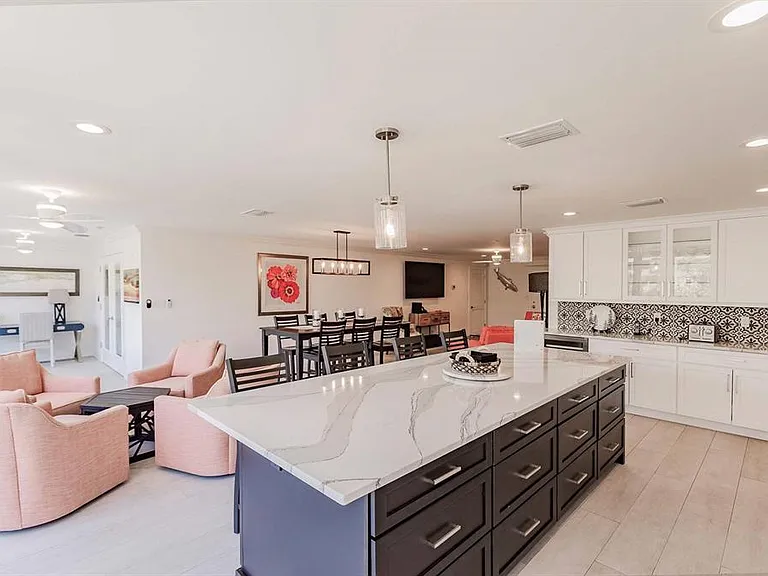 1125 W Peppertree Dr #102 — Photo 15