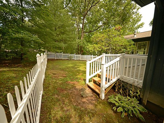 4th image of 166 Ivy Brook Ln