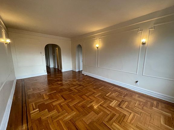 4th image of 170 Jewett Ave APT C2