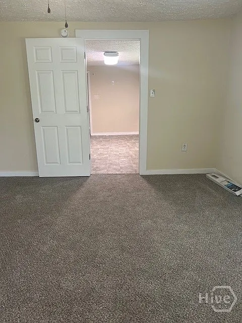 3 bed, 1.0 bath, 1311 sqft, $1,850 — Photo 4