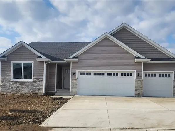 6075 Martin Dr, Pleasant Hill, IA 50327