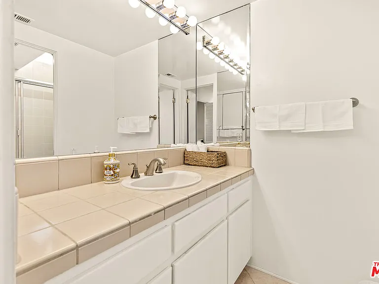 3616 The Strand #C — Photo 29