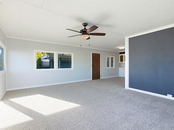 4th image of 5422 Portland Rd NE Unit 33