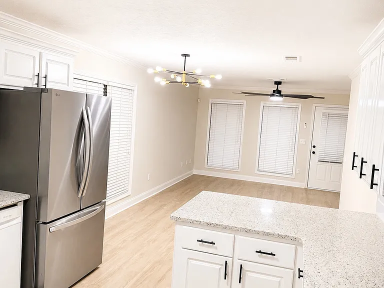 136 Cedar Spring Cir — Photo 6