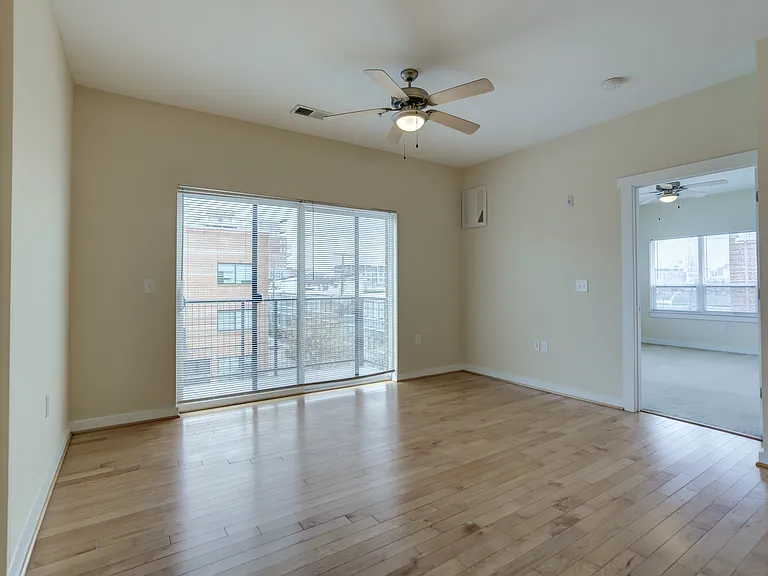 909 Perry St — Photo 28