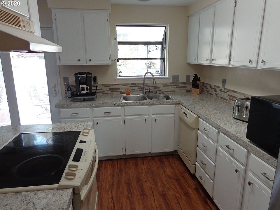 2nd image of 2708 SE Brent St