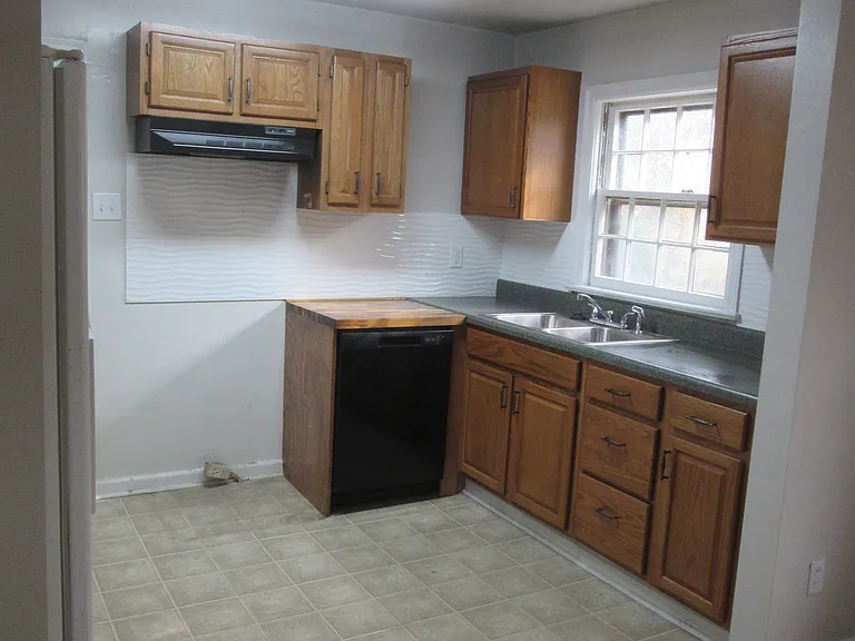189 Laconia Ave NE — Photo 3