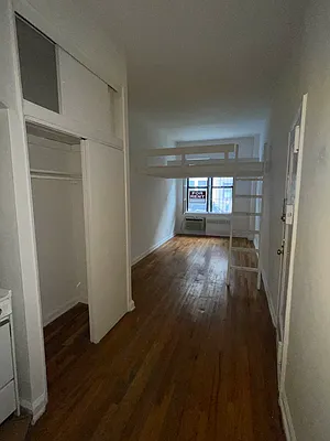 Rented by Eric Goodman Realty Corp | media 8