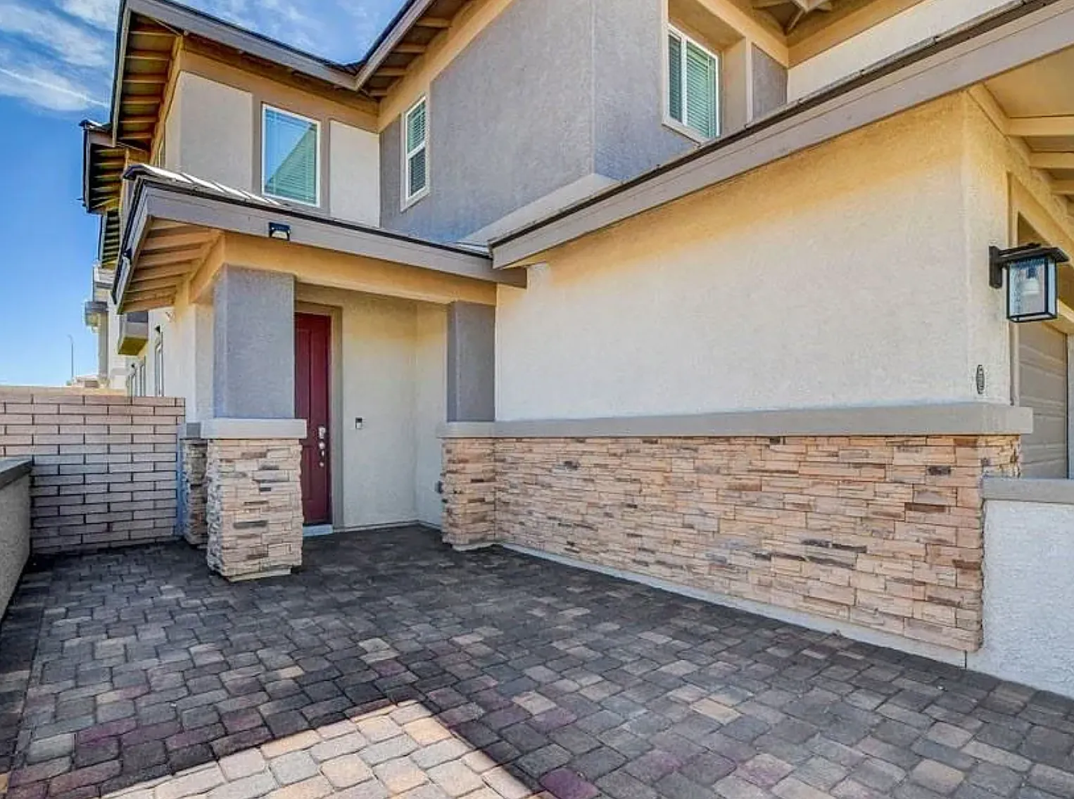4 bed, 2409 sqft, $3,000 — Photo 2