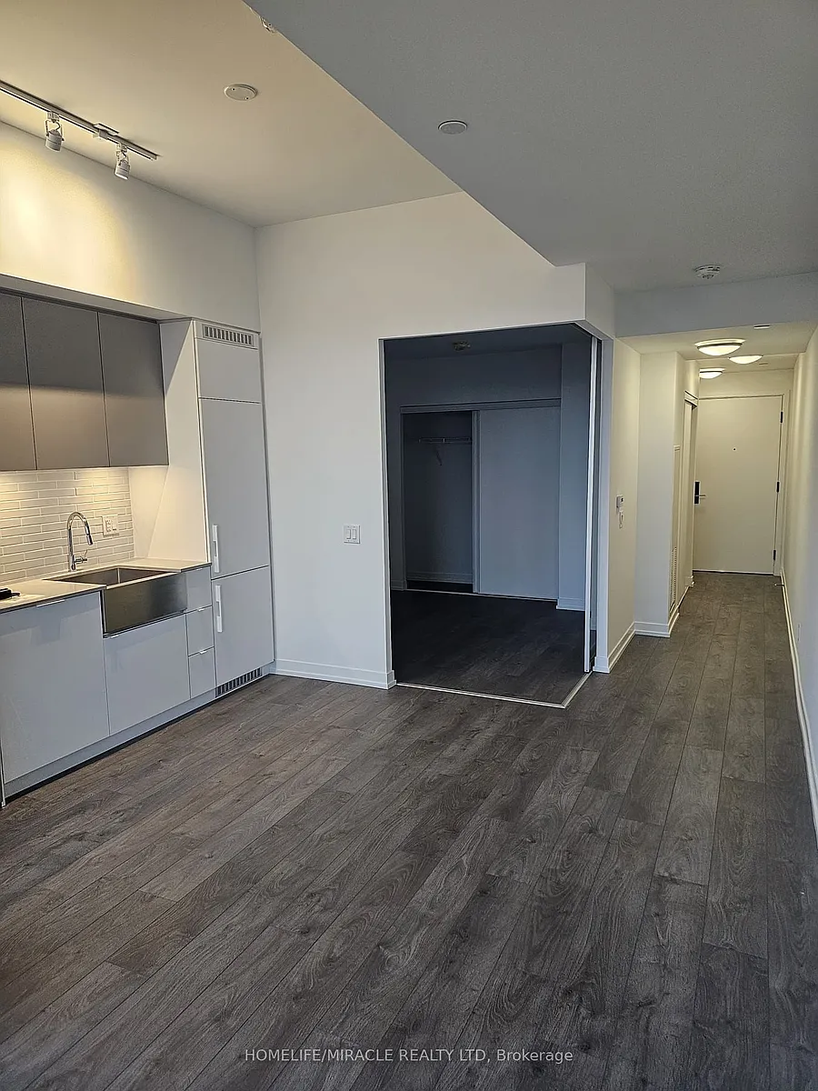 Building Photo - 270 Dufferin St #1118