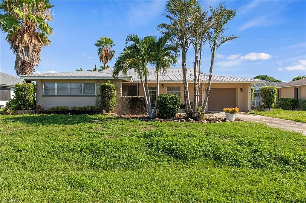 3 bed, 2.0 bath, 1408 sqft, $2,450 — Photo 2