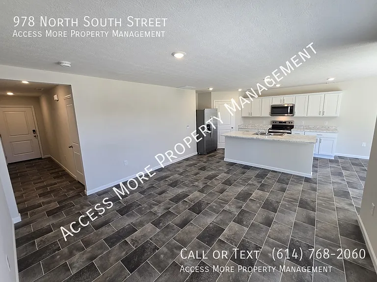 978 N South St — Photo 17