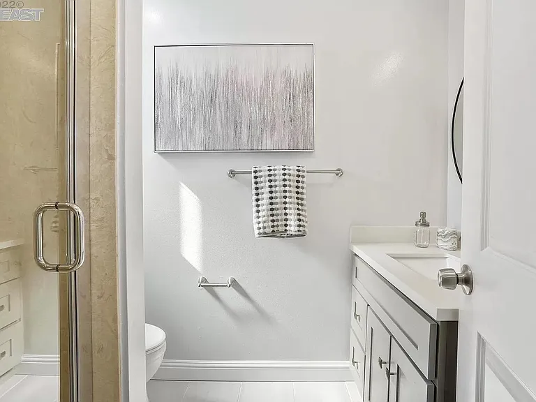 2769 Loyola Ave — Photo 14