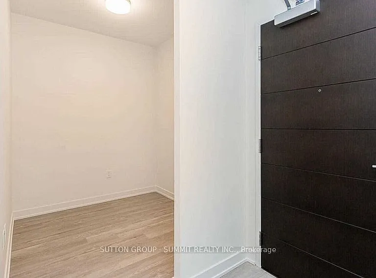 212 King William St #616 — Photo 5