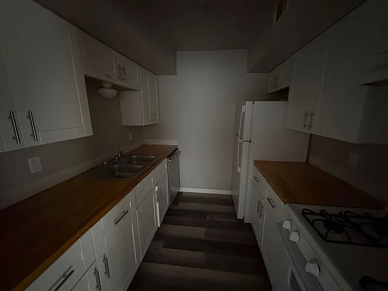 618 W Sycamore St — Photo 3