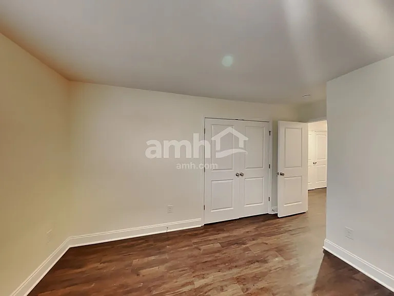 2112 Williamshire Ln — Photo 18