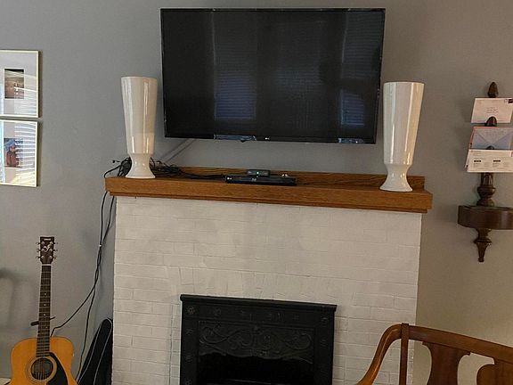 5th image of 1008 ` E College Ave