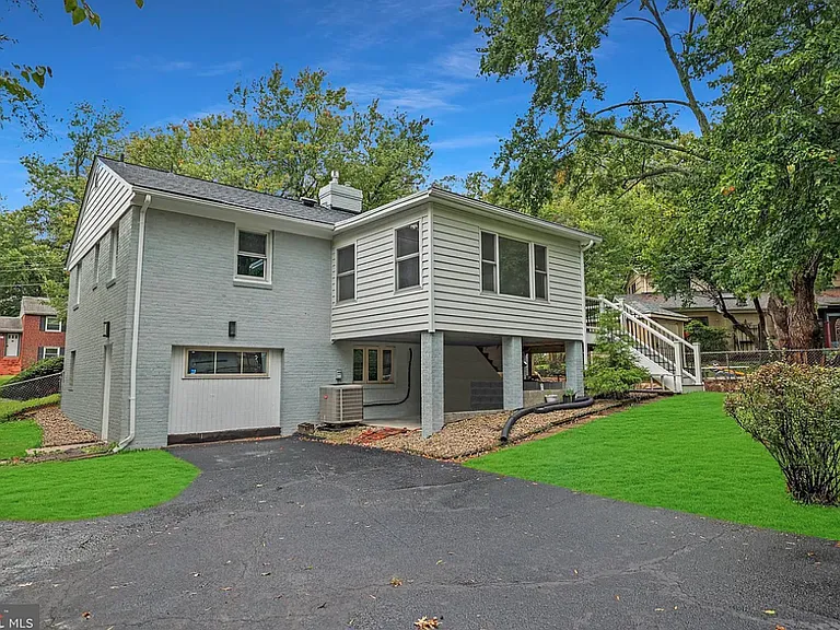 10318 Beaumont St — Photo 2