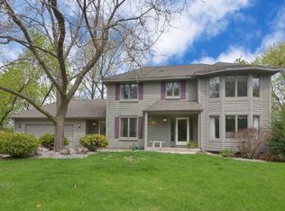 381 Trappers Pass, Chanhassen, MN 55317