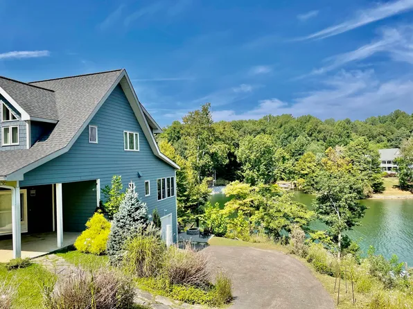 1325 Nicholas Ln, Moneta, VA 24121