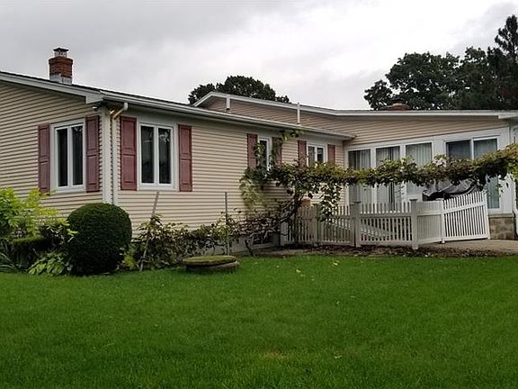 2nd image of 41 Sweet Briar Ln
