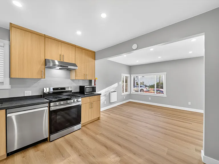 2915 Stanton St #A — Photo 2