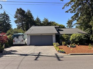 2040 E 11th St, Florence, OR 97439