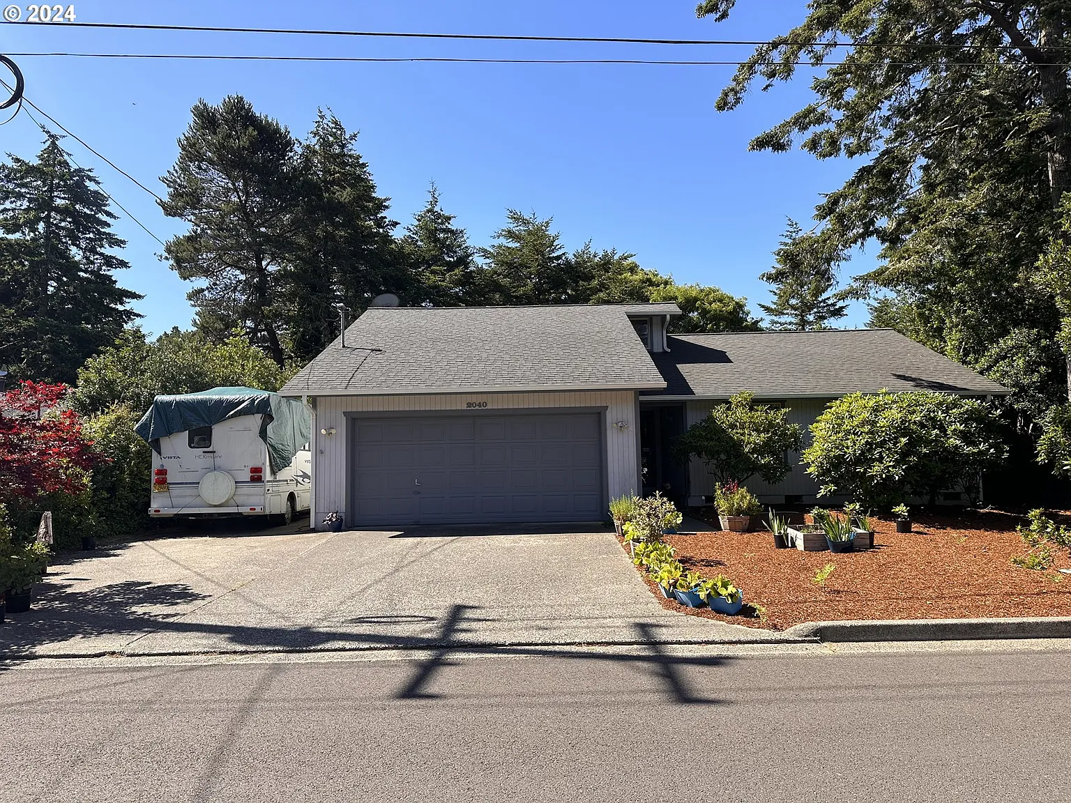 2040 E 11th St photo 1