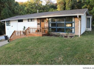 366 Hillview Dr, Wood River, IL