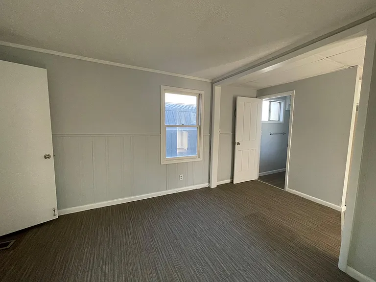 290 W 7th St #B — Photo 5