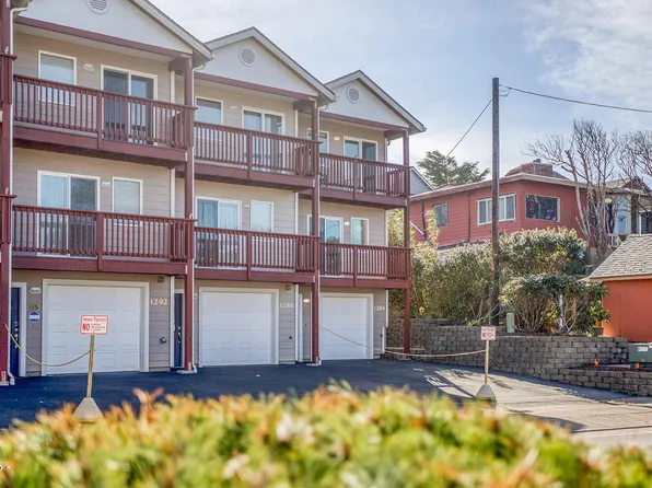 1284 NW 15th St, Lincoln City, OR 97367