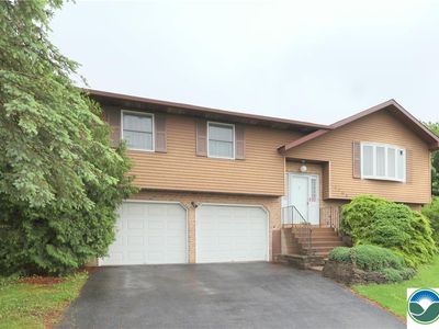 1704 Peachtree Cir, Whitehall, PA, 18052
