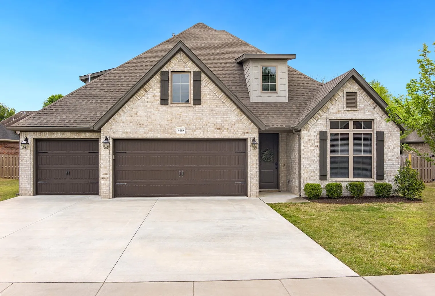 5 bed, 4.0 bath, 2712 sqft, $6,877 — Photo 3