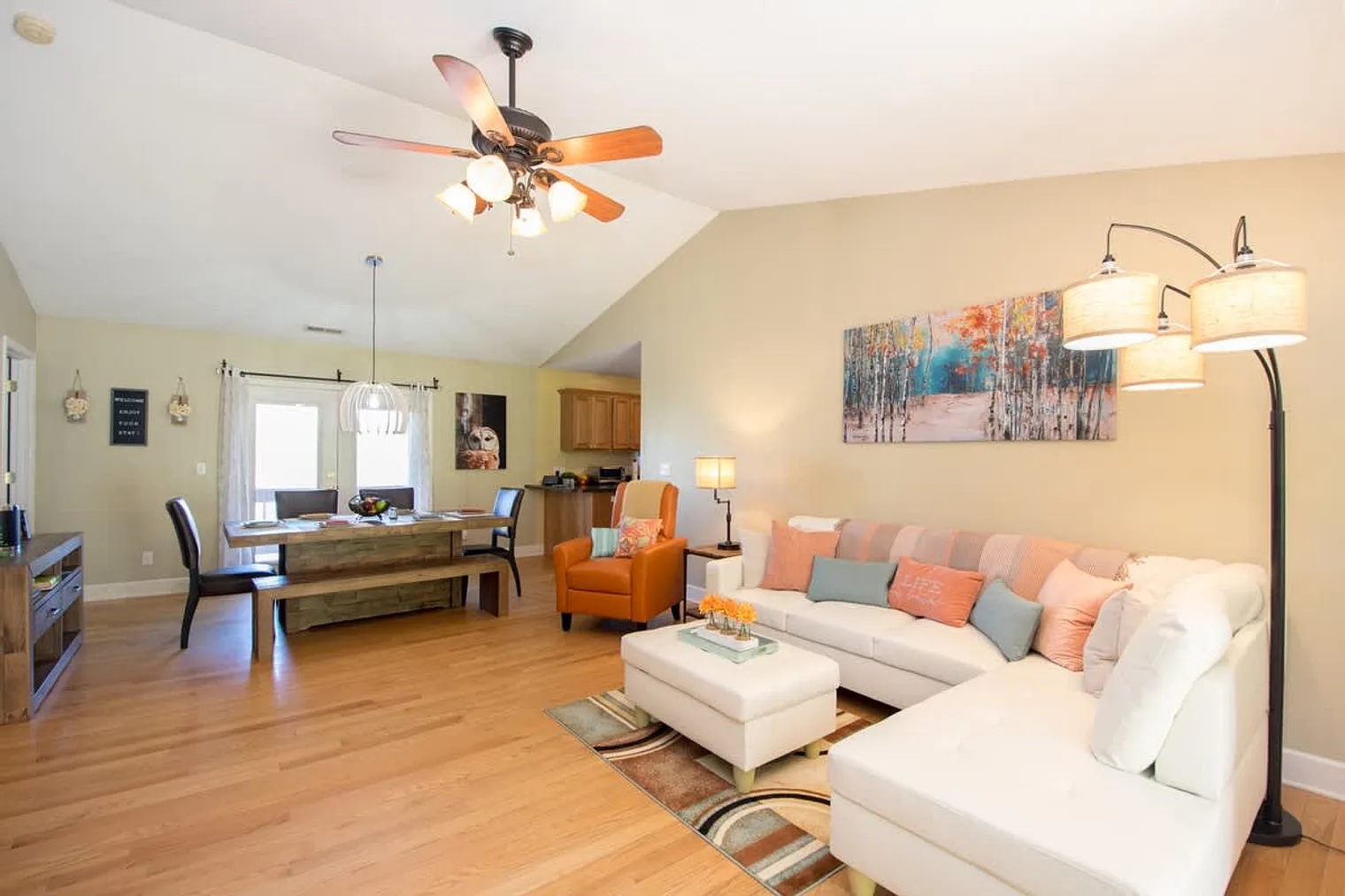4 bed, 2.0 bath, 1625 sqft, $4,498 — Photo 4