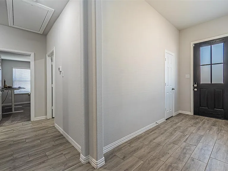 579 Ruthye Ln — Photo 5