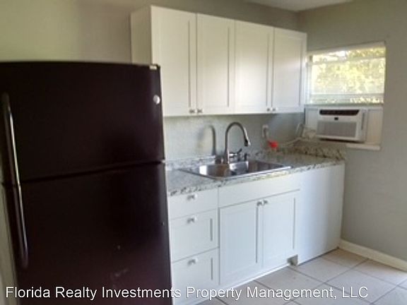 2nd image of 1010 Olive Ave #B