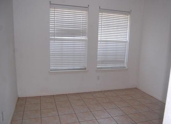 5th image of 2242 Pine Cone Dr