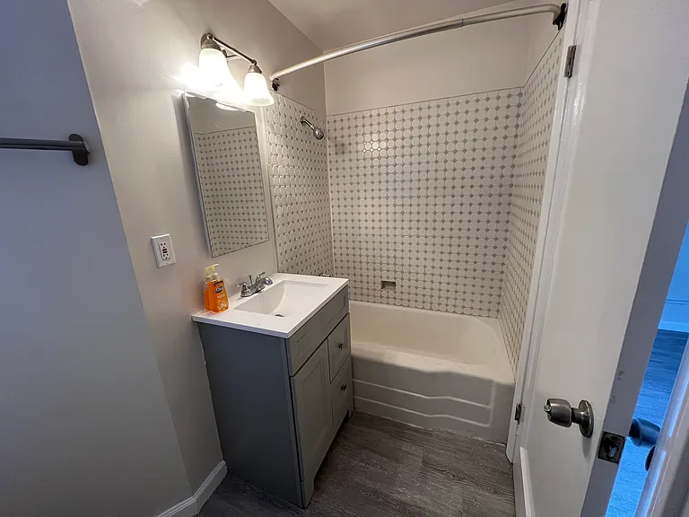 1843 E 6th St #1845 — Photo 7