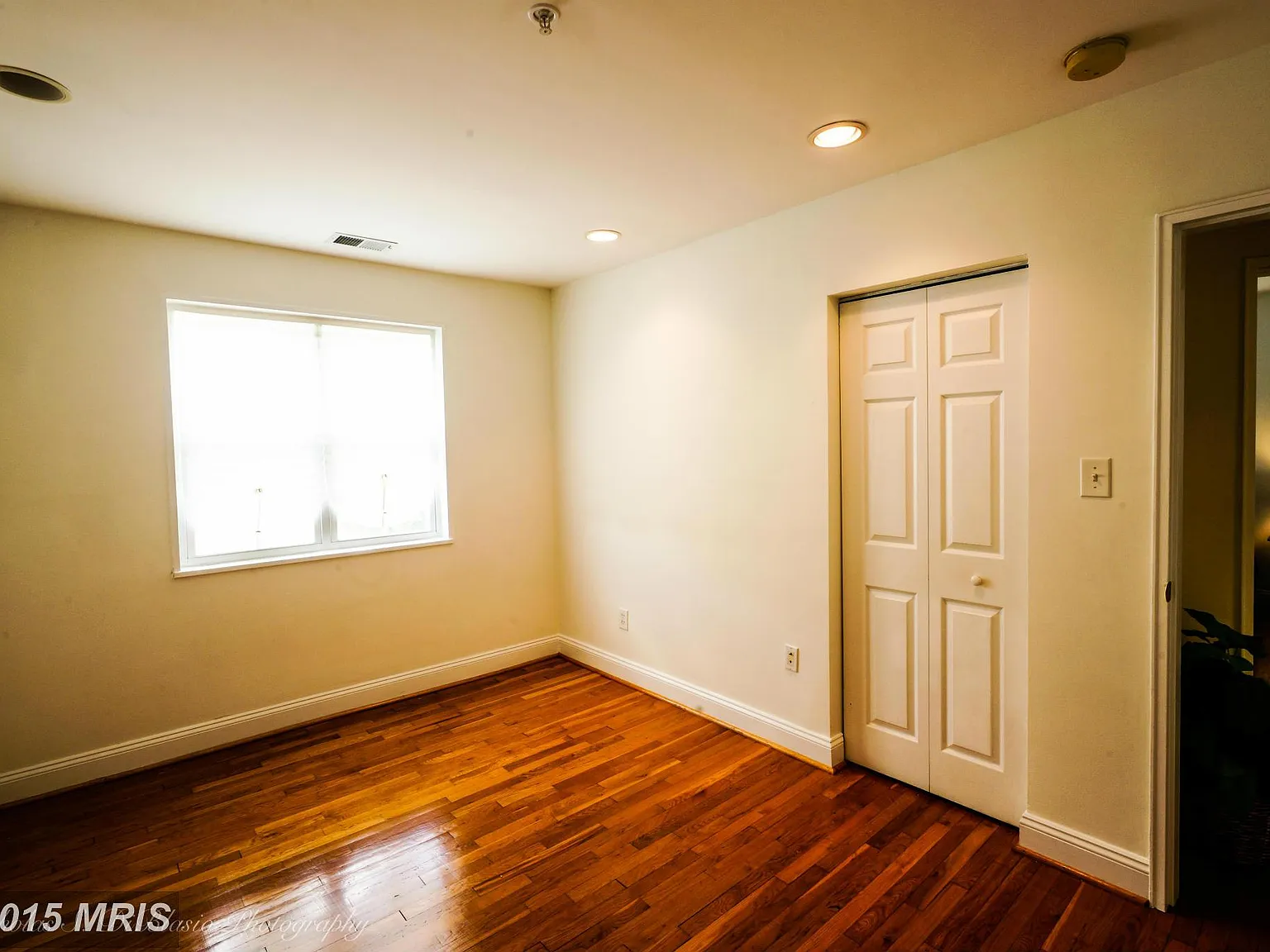 2 bed, 750 sqft, $2,300 — Photo 3