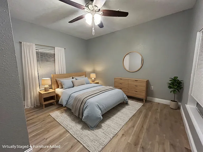 426 N Clements St — Photo 3