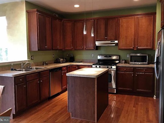 4th image of 525 Saxon Dr
