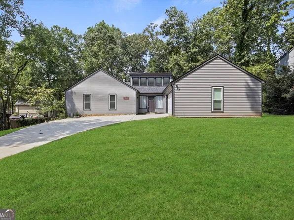 1060 Deer Chase, Stone Mountain, GA 30088
