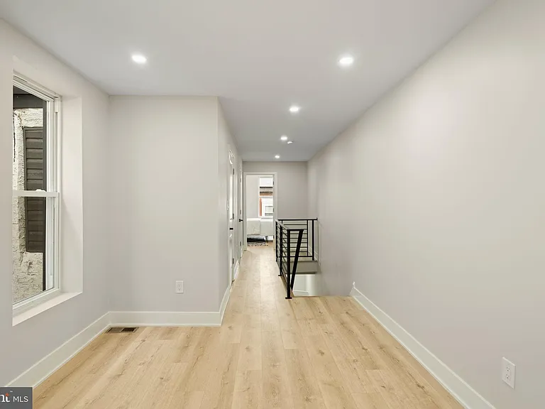 648 N 36th St — Photo 28