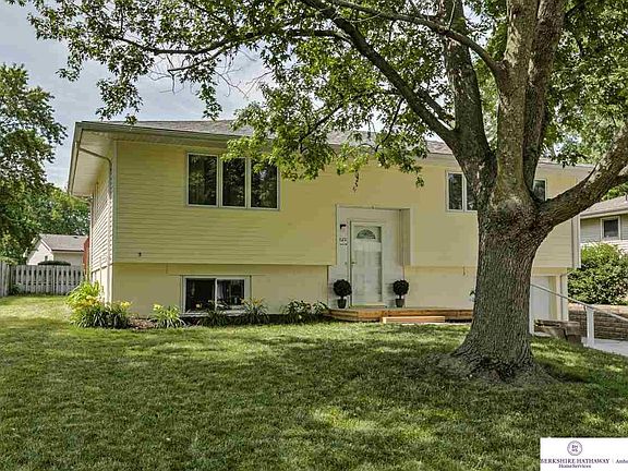 2nd image of 225 Hackberry Dr