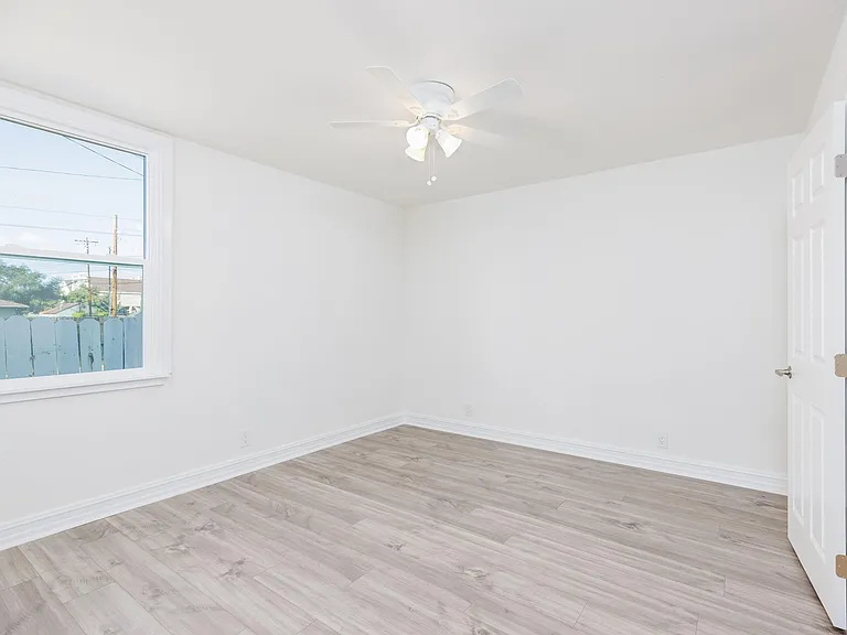 333 S 1st Ave — Photo 48
