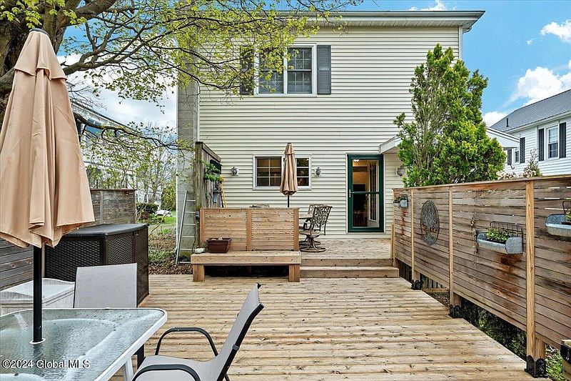 5th image of 155 Maple Avenue