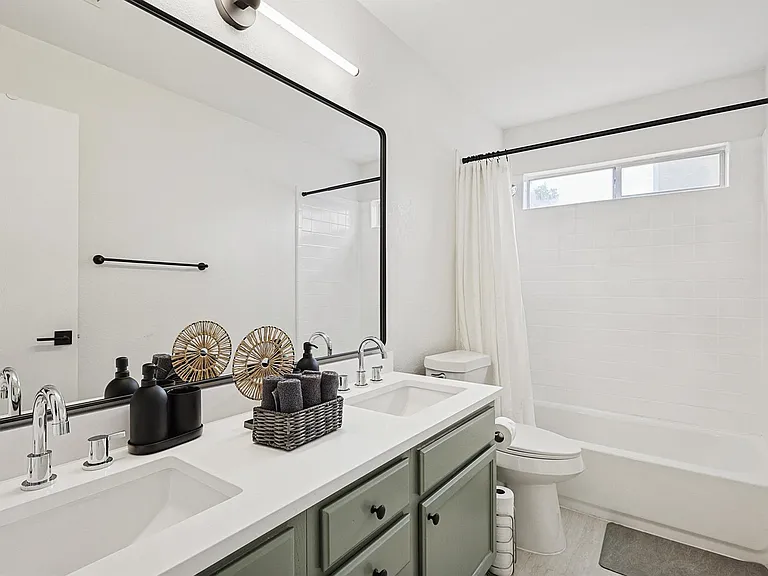 6872 Greenleaf Dr — Photo 32